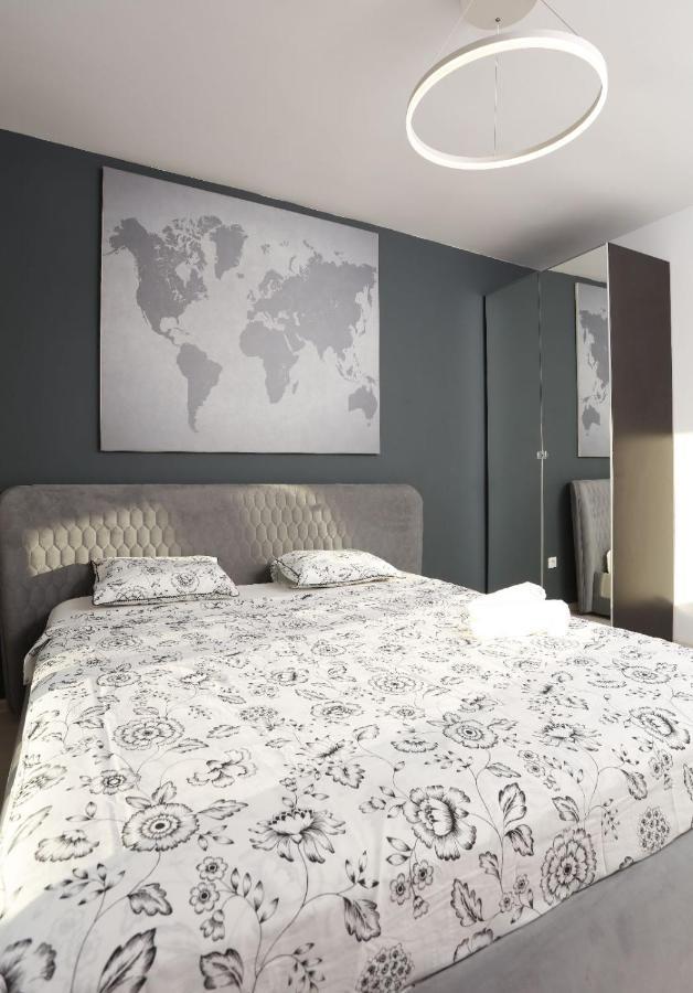 2 Bedroom Apartment With Amazing View In City Center Βουκουρέστι Εξωτερικό φωτογραφία